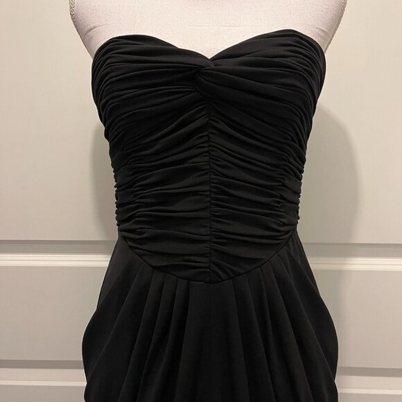 Vicky Tiel Black Strapless Long Gown with Elegant Ruching and Front Slit - Picture 3 of 16